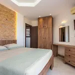 Casa Lyristis